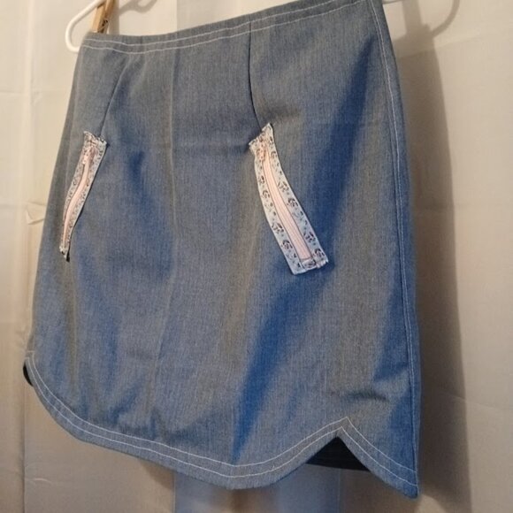 Nwt Denim Mini Skirt womens sz 6 Medium wash Tulip hem Floral trim pink accents - Picture 4 of 8